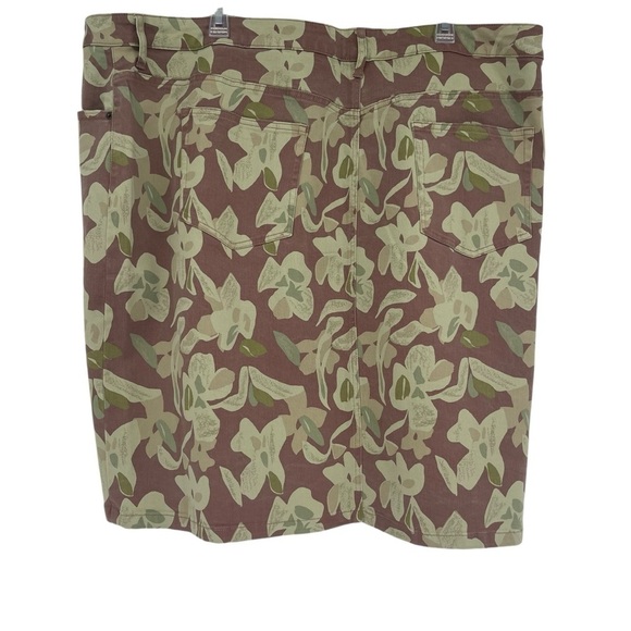 LOGO Lori Goldstein Women Size 26W Stretch Twill Pencil Skirt Floral Camo Cotton - Picture 2 of 7